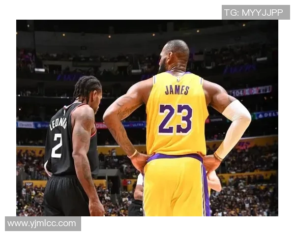 戴维斯带领湖人对决快船精彩集锦回顾与分析